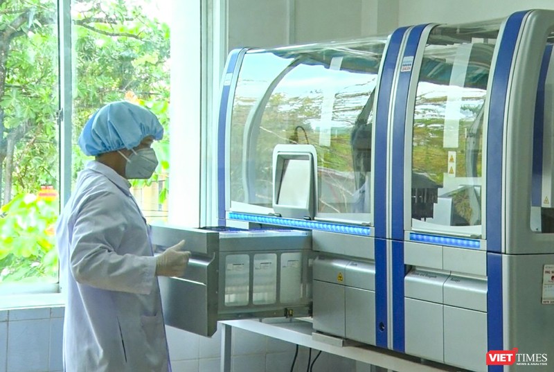Hệ thống xét nghiệm Realtime PCR tự động phục vụ xét nghiệm COVID-19 tại CDC Quảng Nam