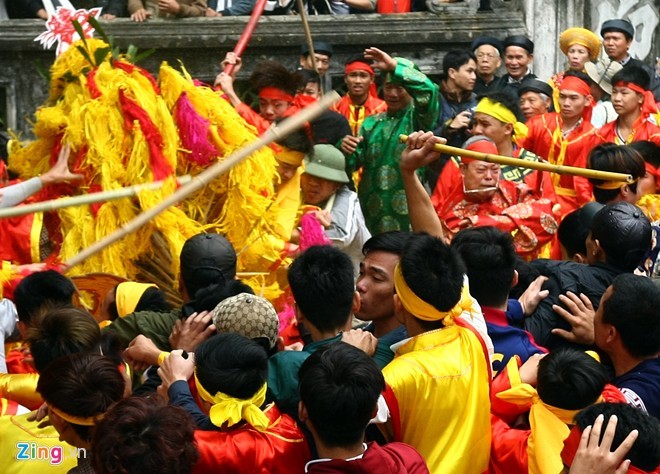 Một cảnh hỗn chiến trong Lễ hội đền Gióng (Sóc Sơn, Hà Nội)