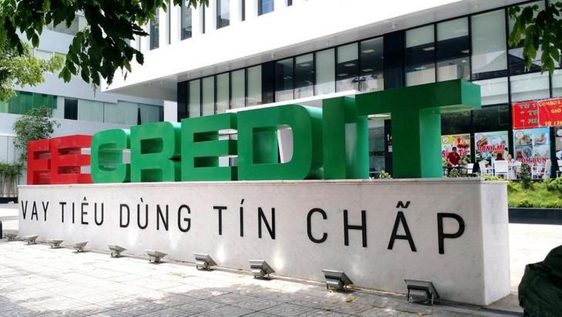 VPBank bán xong 49% vốn FE Credit cho SMFG