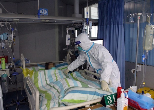 Số người nhiễm bệnh và bị chết vì viêm phổi cấp do virus Corona chủng loại mới ở Trung Quốc vẫn gia tăng mạnh (Ảnh: Đông Phương).