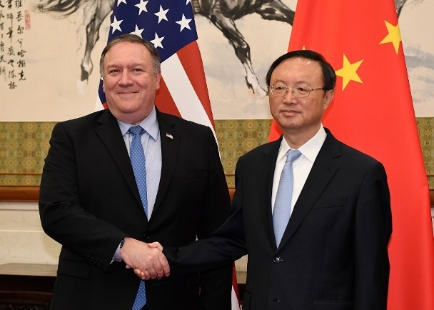 Ngoại trưởng Mỹ Mike Pompeo và Ủy viên Bộ Chính trị  Trung Quốc Dương Khiết Trì sẽ gặp nhau tại Hawaii ngày 17/6 để làm dịu quan hệ hai nước (Ảnh: Getty).