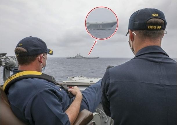 Hình ảnh tàu Liêu Ninh bị tàu Mỹ giám sát khiến dư luận mạng Trung Quốc nổi sóng (Ảnh: Đông Phương).