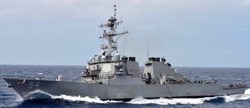 Tàu khu trục USS Curtis Wilbur (DDG-54) tiến hành hoạt động tự do hàng hải trên Biển Đông (Ảnh: HĐ7).