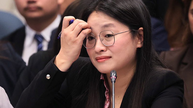 Bà Alice Guo bị đình chỉ chức vụ và bị điều tra do nghi ngờ là gián điệp Trung Quốc (Ảnh: Inquirer)