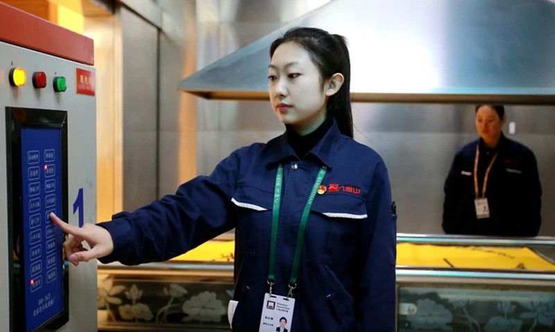Việc các cử nhân, thạc sĩ đi làm nhân viên lò hỏa táng trở thành tâm điểm tranh luận của công chúng Trung Quốc (Ảnh: Global Times)