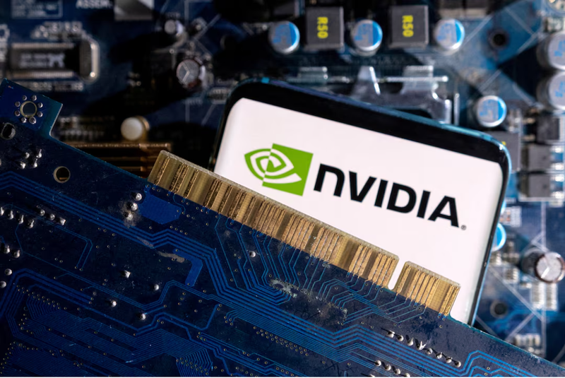 Logo NVIDIA được đặt trên bo mạch chủ máy tính (Ảnh: Reuters)