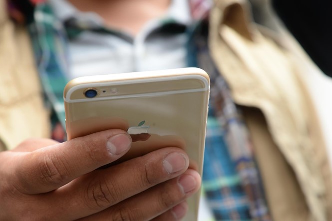 Vừa phát hiện được một phương thức tấn công gây tê liệt iPhone qua hình thức gửi tin nhắn ẢNH: AFP