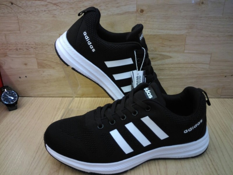 Giày thể thao Adidas