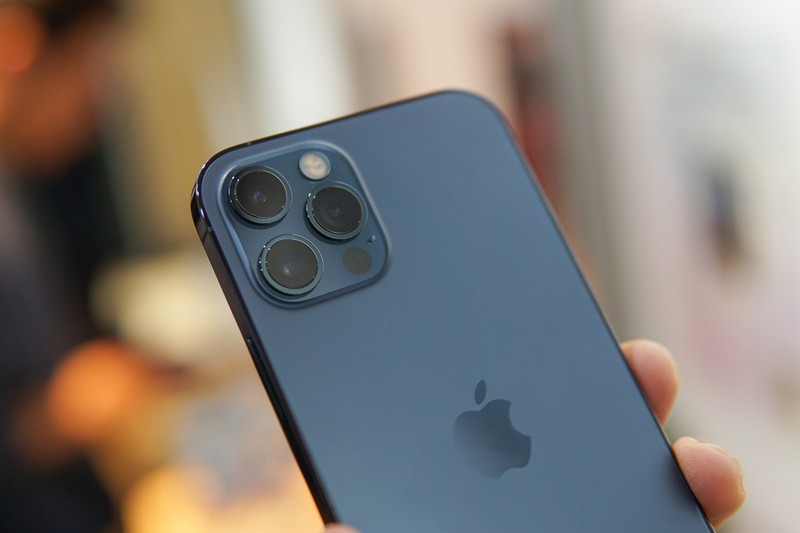 Loạn giá iPhone 12 và 12 Pro