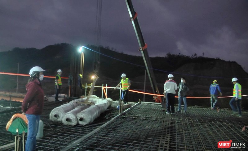 Công nhân thi công xuyên Tết với mong muốn đẩy nhanh tiến độ, sớm đưa Danang IT Park thành thung lũng CNTT trọng điểm của cả nước.