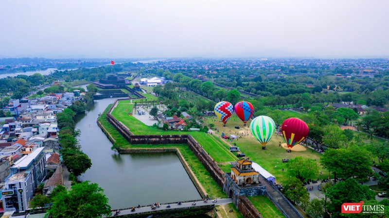 Lễ hội khinh khí cầu tại Huế nhìn từ trên cao