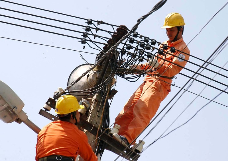 Bộ Công Thương sẽ phải chỉ đạo Tập đoàn Điện lực Việt Nam rà soát, có các biện pháp cụ thể, quyết liệt để giảm mạnh chi phí sản xuất, kinh doanh điện.