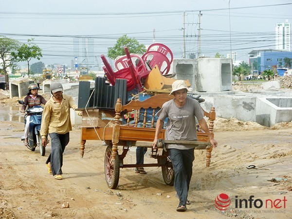 Hàng chục ngàn hộ dân Đà Nẵng phải giải tỏa di dời để TP thực hiện các dự án, trong khi các Ban giải tỏa đền bù, bố tái định cư lại "giấu" đến 17.000 lô đất không bố trí cho họ làm nhà, khiến họ phải ở nhà thuê, nhà tạm! (Ảnh: HC)