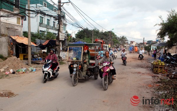 Chỉ có gần 600 mét đường nhưng hơn 10 năm nay Hà Nội chưa làm xong. (Ảnh: Tuấn Minh)