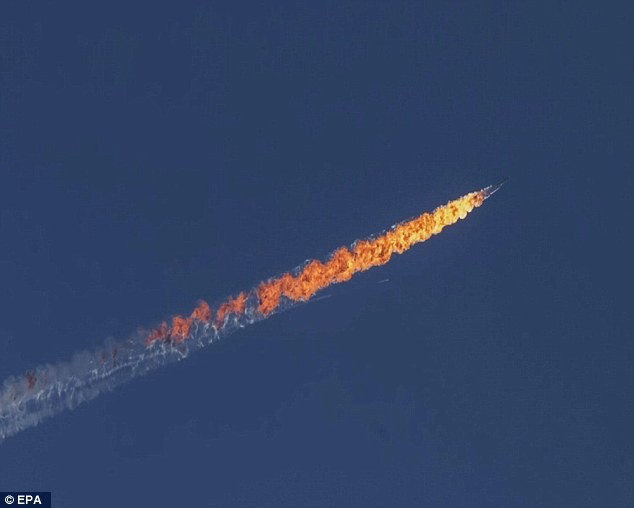 Su-24 Nga bốc cháy khi trúng tên lửa Thổ Nhĩ Kỳ
