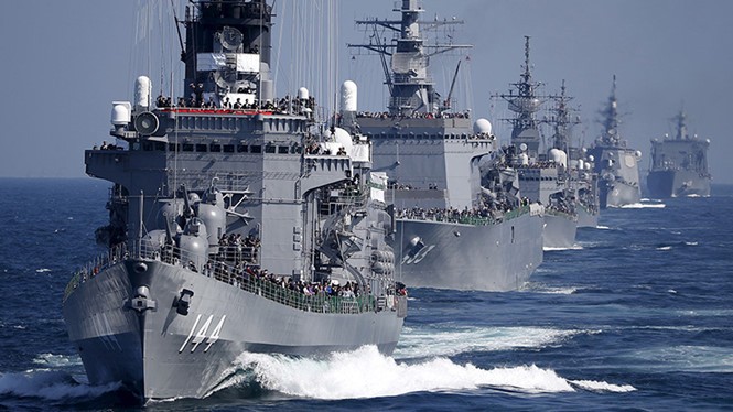 Hạm đội Nhật Bản trên Vịnh Sagami, ngoài khơi Yokosuka, Nhật Bản ngày 18.10.2015 - Ảnh: Reuters