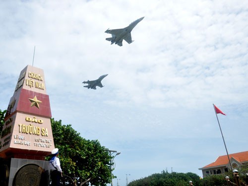 Su-30MK2 của không quân Việt Nam bay tuần tra tại khu vực quần đảo Trường Sa