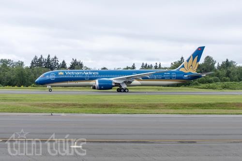 Hình ảnh chiếc Boeing 787-9 Dreamliner của Vietnam Airlines hoàn thành chuyến bay thử đầu tiên.