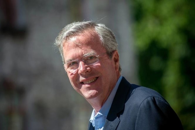 Ông Jeb Bush có cha và anh trai đều từng là tổng thống - Ảnh: WSJ