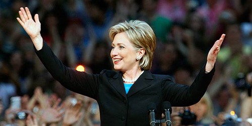 Bà Clinton có một hình ảnh mạnh mẽ, đầy quyền lực.