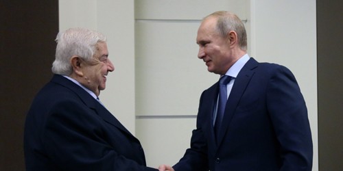 Tổng thống Nga Vladimir Putin (phải) trong cuộc gặp với Ngoại trưởng Syria Walid Al-Moallem. Ảnh: Reuters