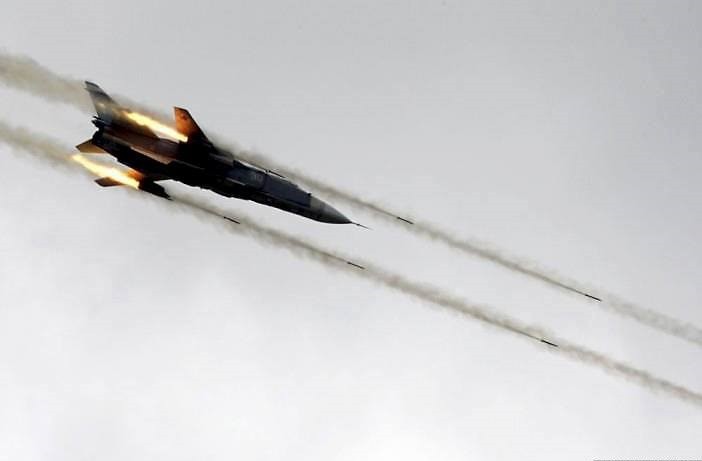 Không quân Syria tập kích đường không trại huấn luyện IS