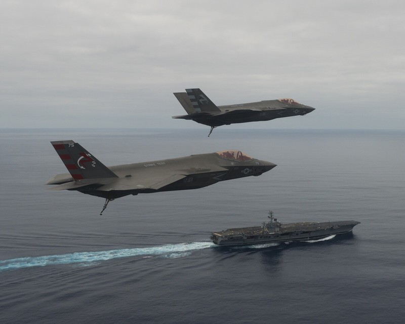 Máy bay F-35 trên hướng tàu sân bay Mỹ