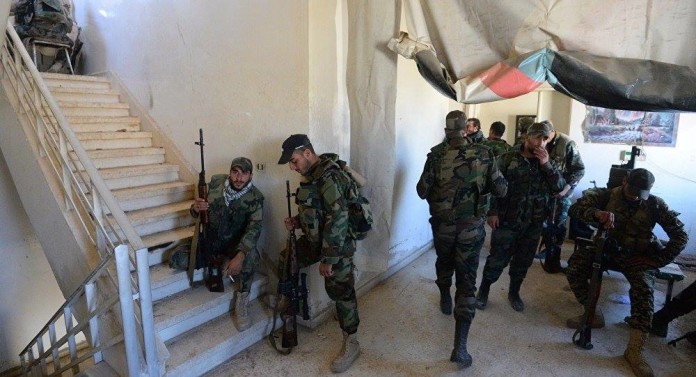 Các binh sĩ quân đội Syria trên chiến trường Aleppo