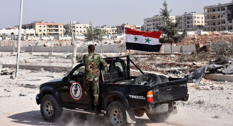 Binh sĩ Syria trên một đường phố giải phóng