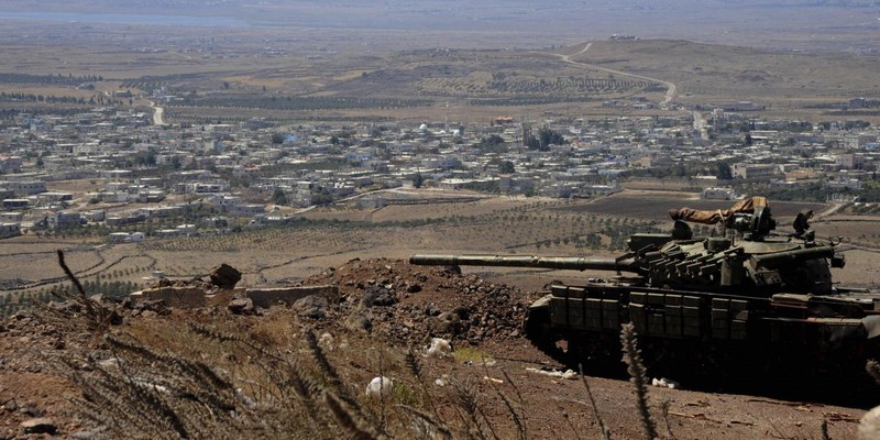 Xe tăng quân đội Syria trên vùng cao nguyên Golan