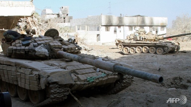 Xe tăng quân đội Syria trên chiến trường Wadi Barada