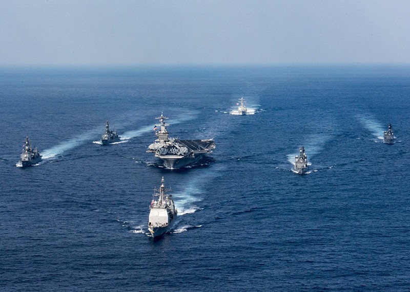 Cụm tàu sân bay tấn công chủ lực USS Carl Vinson.