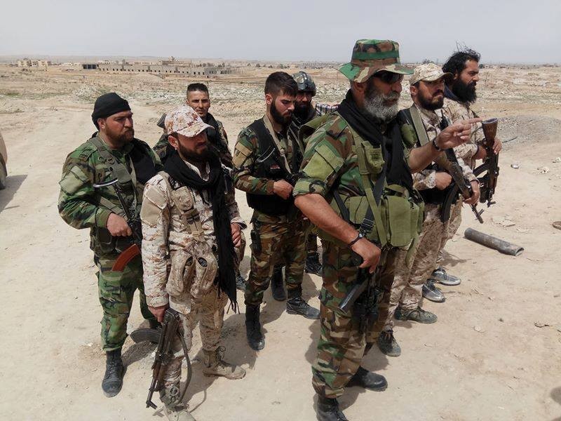 Tướng Issam Zahreddine cùng binh sĩ Vệ binh Cộng hòa trên chiến trường Deir Ezzor