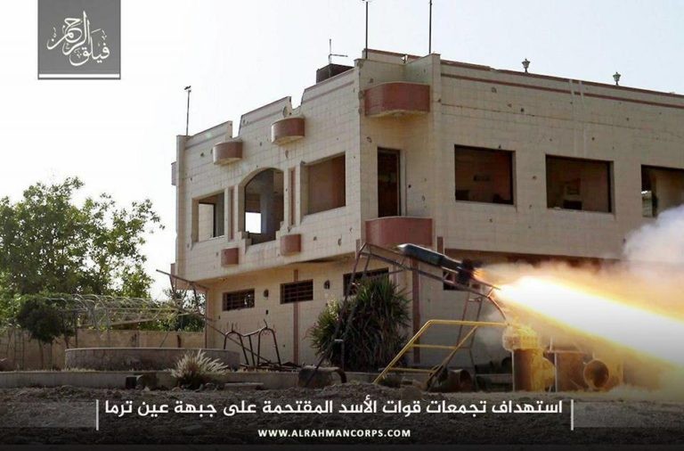 Lực lượng nhóm Failaq Al-Rahman sử dụng tên lửa tự chế tấn công chiến tuyến quân đội Syria