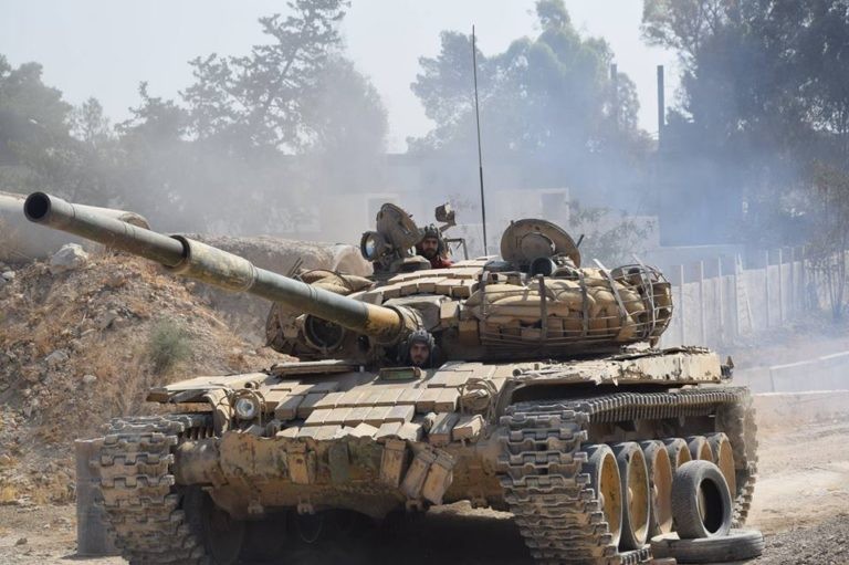 Xe tăng quân đội Syria tham gia chiến đấu trên chiến trường Jobar, thị trấn Ayn Tarma thuộc Đông Ghouta