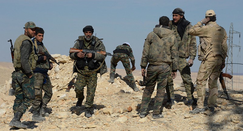 Binh sĩ lực lượng vũ trang địa phương NDF trên chiến trường miền bắc tỉnh Hama