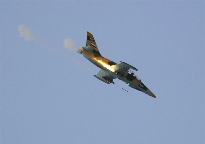 Không quân Syria không kích trên chiến trường Hama, ảnh minh họa Masdar News