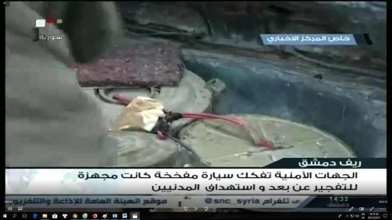 Nhiều quả mìn chống tăng được gắn trong xe ô tô con - ảnh minh họa video truyền hình Syria