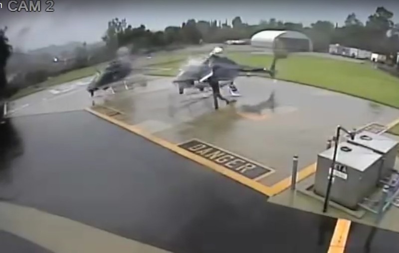 Hai máy bay trực thăng va chạm cánh nâng chính trên sân bay, cả hai đều bị phá hủy