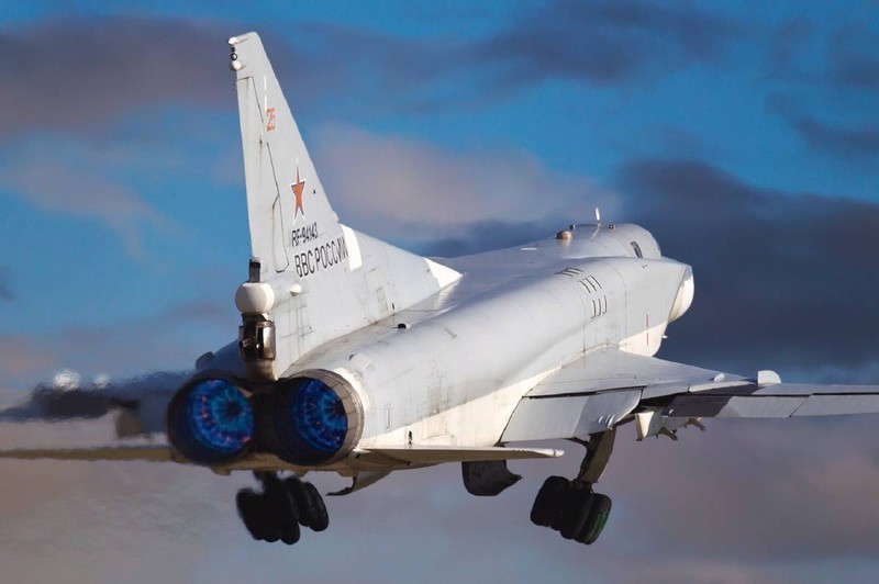 Máy bay ném bom chiến lược tầm xa Tu-22M3 xuất kích. Ảnh TV Zvezda
