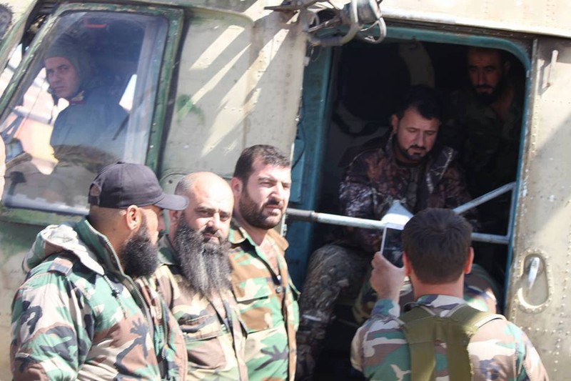 Thiếu tướng Suheil Al-Hassan, sư đoàn trưởng sư đoàn Tiger bay thị sát chiến trường Idlib. Ảnh truyền thông sư đoàn Tiger