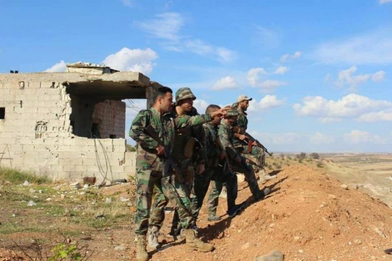 Nhóm trinh sát tiền tiêu quân đội Syria ở Hama. Ảnh: Masdar News.