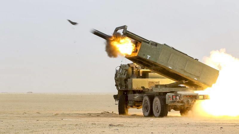 Pháo phản lực tên lửa HIMARS.. Ảnh Al Jazeera