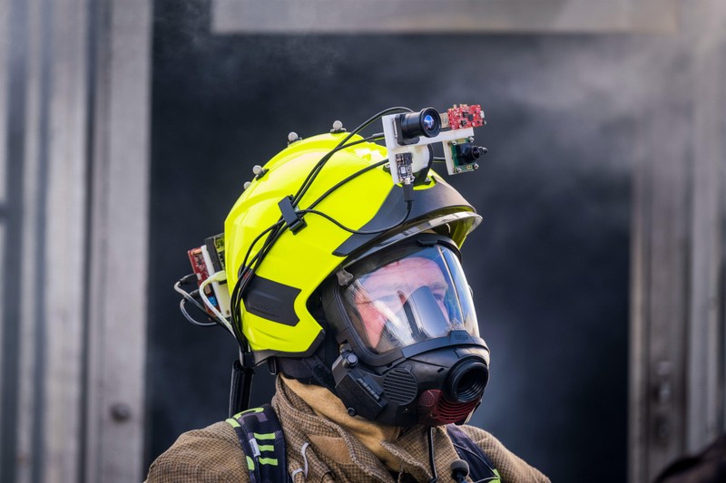 Thiết kế ý tưởng mũ bảo hiểm thông minh cho lính cứu hỏa. Ảnh Euronews