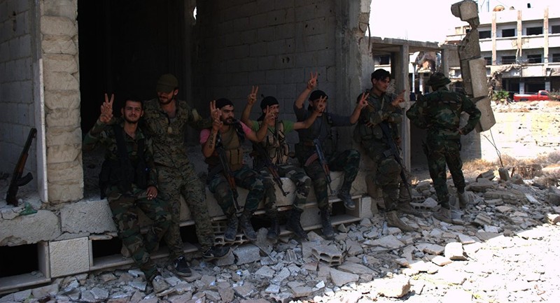 Những người lính Syria chiến đấu tại Aleppo