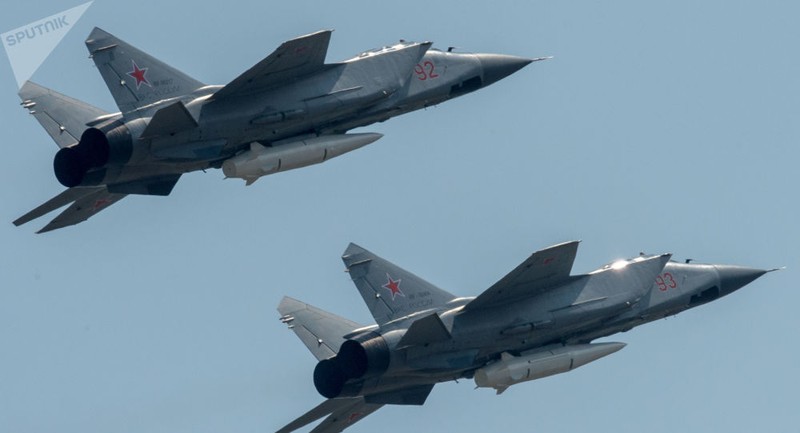 Mig-31 đánh chặn tầm xa Nga trang bị tên lửa siêu thanh Kinzhal