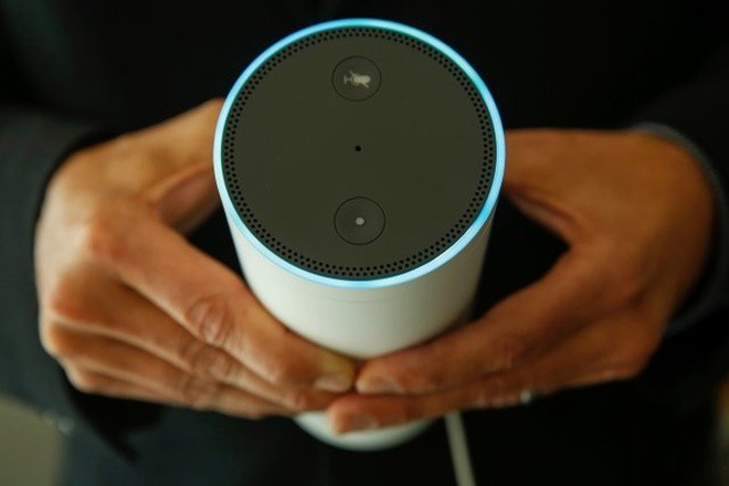 "Trợ lý" Amazon Echo với phần mềm Alexa cho phép người dùng trò chuyện cùng, yêu cầu nó đọc tin tức, thông báo tình hình thời tiết, thậm chí gọi taxi...