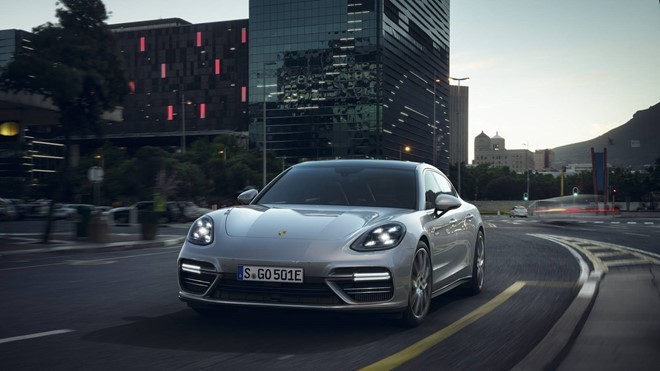 Kiểu dáng của Panamera Turbo S E-Hybrid không khác biệt so với những chiếc Panamera thế hệ mới.