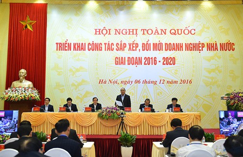 Thủ tướng phát biểu tại Hội nghị toàn quốc triển khai công tác sắp xếp, đổi mới doanh nghiệp Nhà nước giai đoạn 2016-2020. Ảnh: VGP