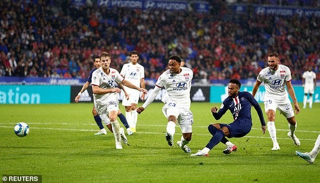 Ngôi sao người Brazil đang có được phong độ cao cùng PSG. Ảnh Reuters